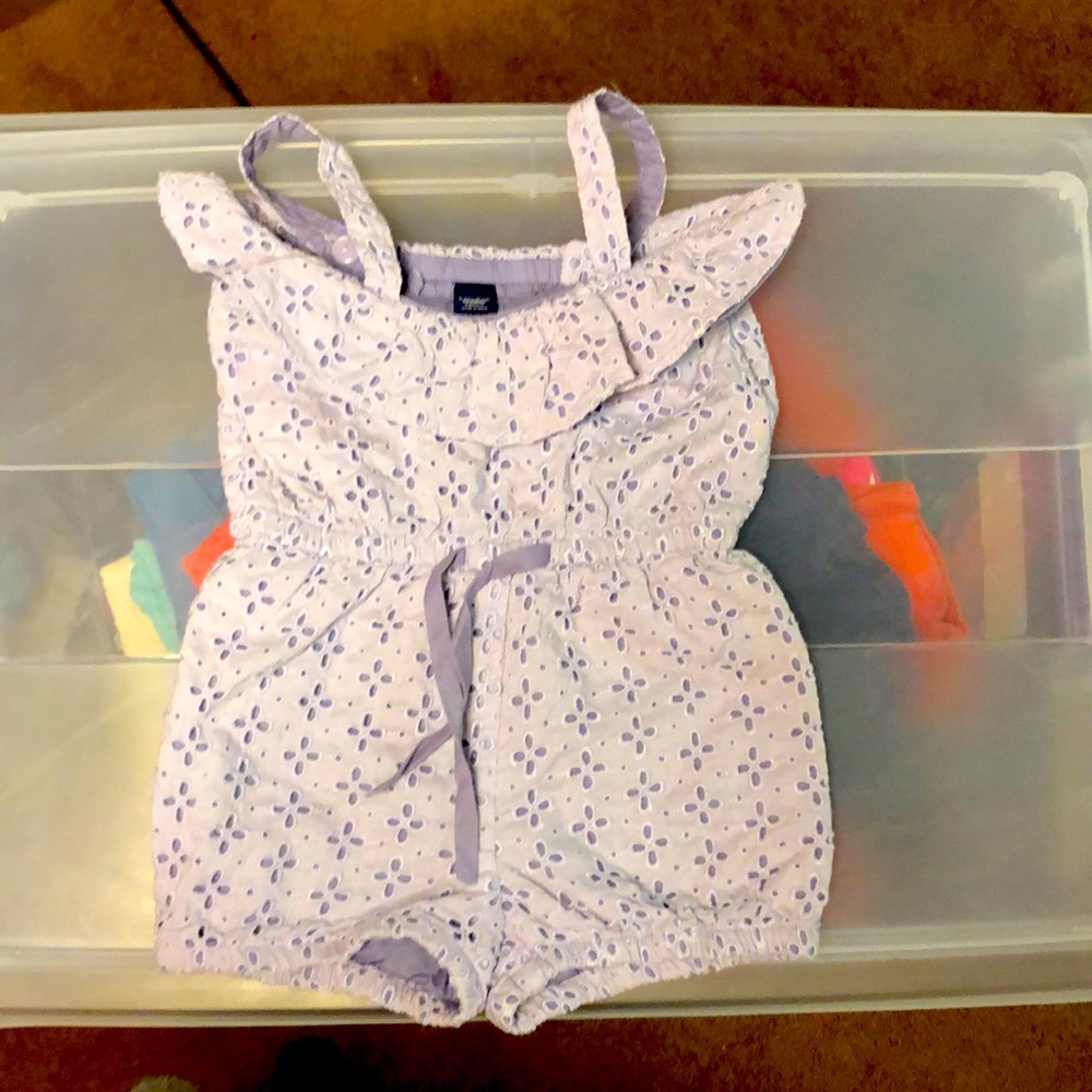 babyGap Girls Size 2 Purple Eyelet Romper